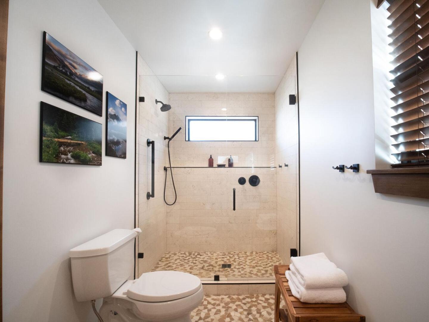 Chic Retreat Indoor Outdoor Fireplace, Private Jacuzzi, Great Location! Estes Park Room photo